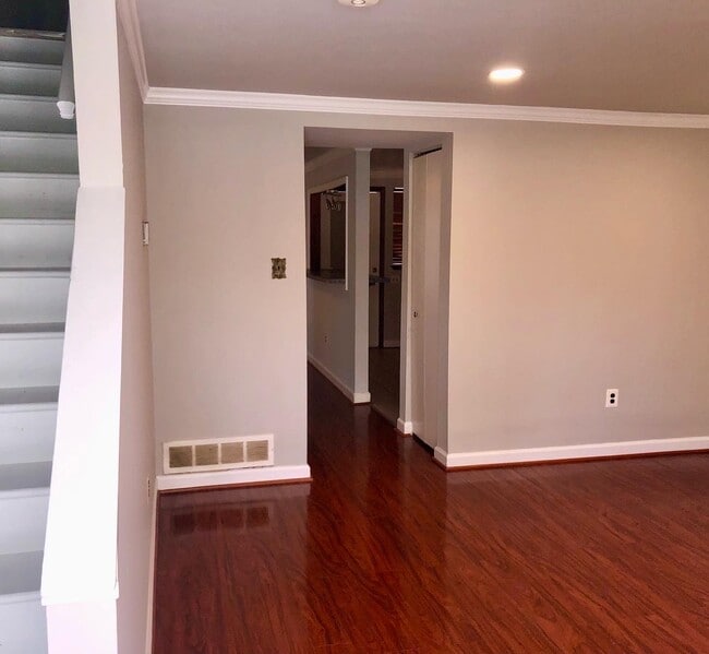 ENTRANCE - 1020 N Central Ave