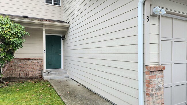 Foto del edificio - Everett Townhome / 2 Bedroom  / 2.5 Baths