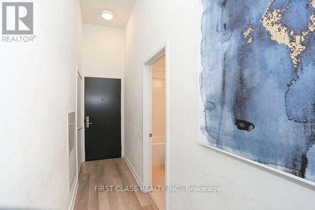 Building Photo - 290 Adelaide St W