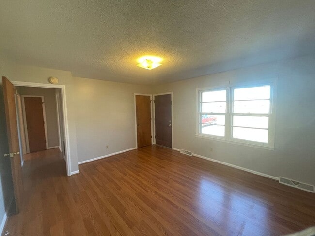 Foto del edificio - SHJ116-304 Davis Road