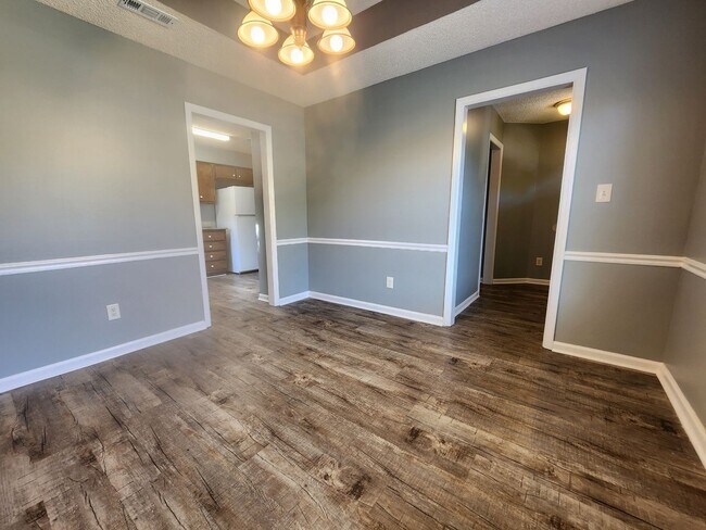 Foto del edificio - Bright & Inviting 3-Bedroom Home with Open...