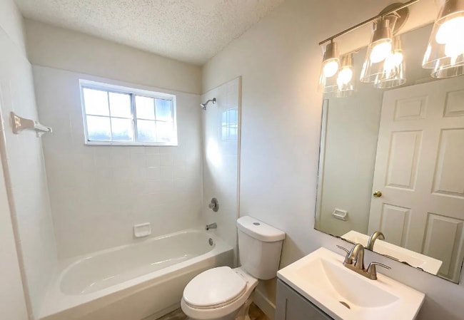 Building Photo - 976TAMMY COVE Ln