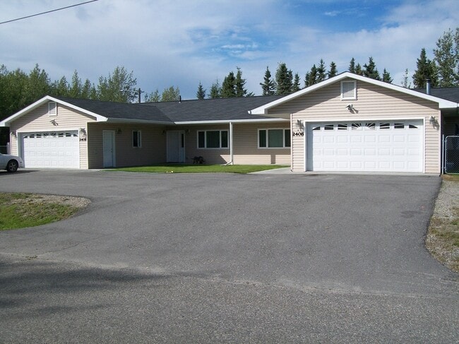 Building Photo - 2408 Cowles St