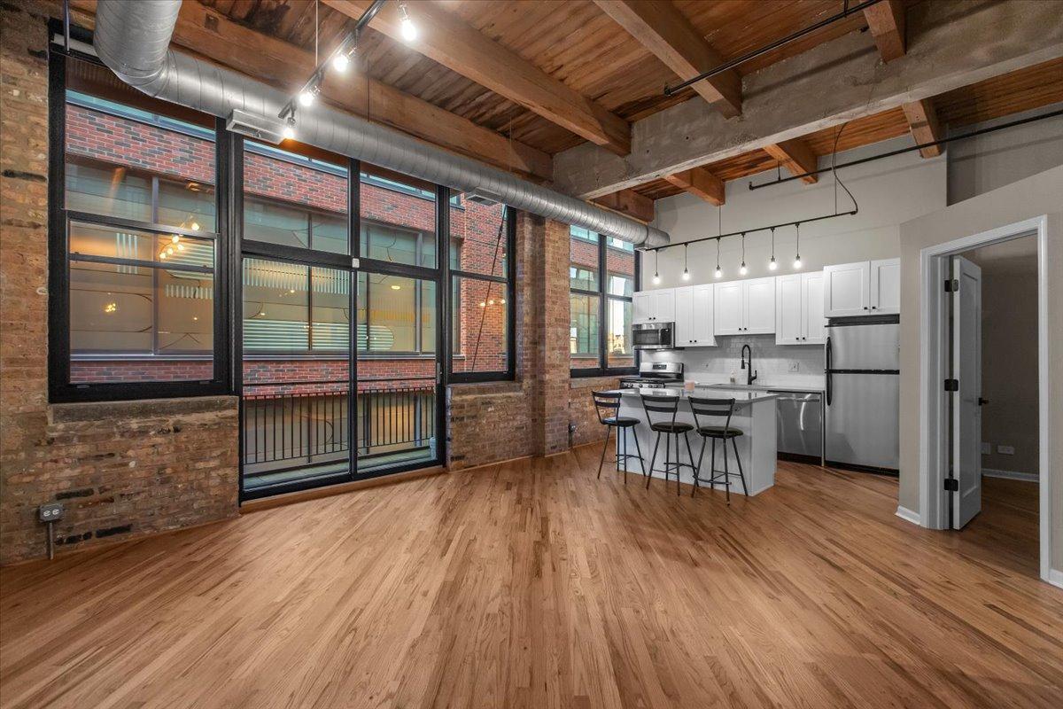 Foto principal - 2 bedroom in Chicago IL 60607