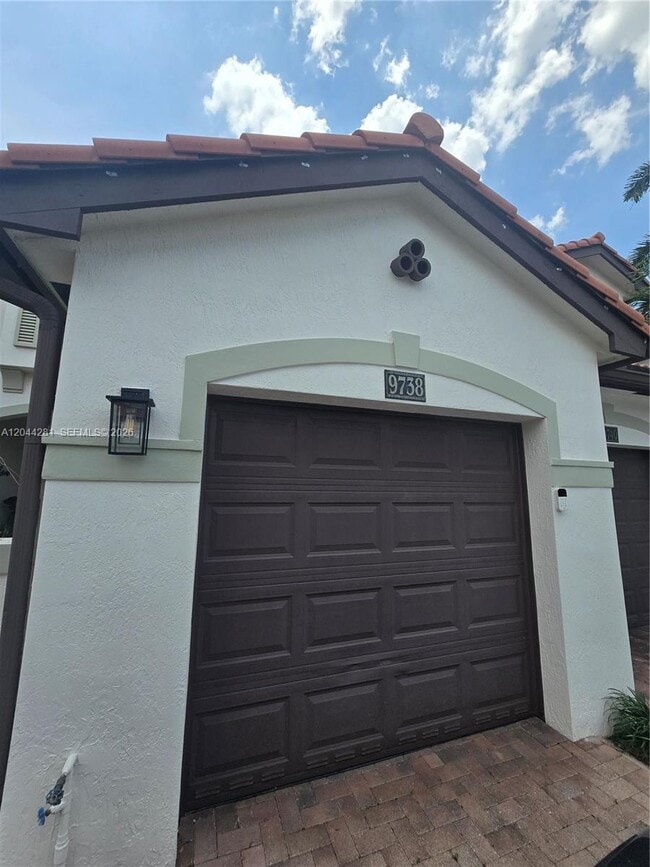 Building Photo - 9738 Darlington Pl