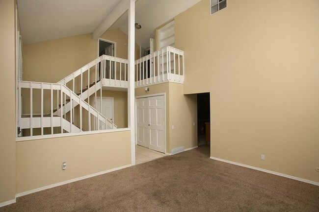 Building Photo - 2722 S Oakland Cir E