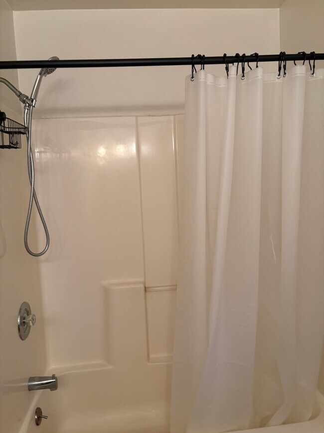 Foto del edificio - 3705 Burchfield Dr