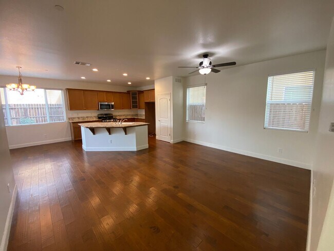 Foto del edificio - Beautiful 2 Story Home in Gated Avalon Com...