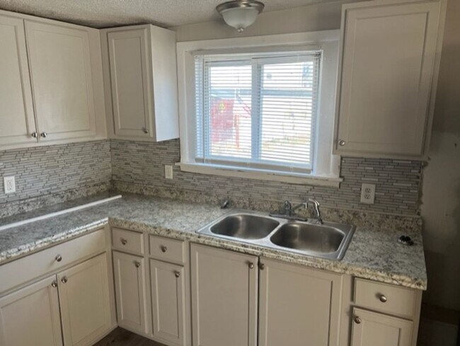 Foto del edificio - 136 N Spring St