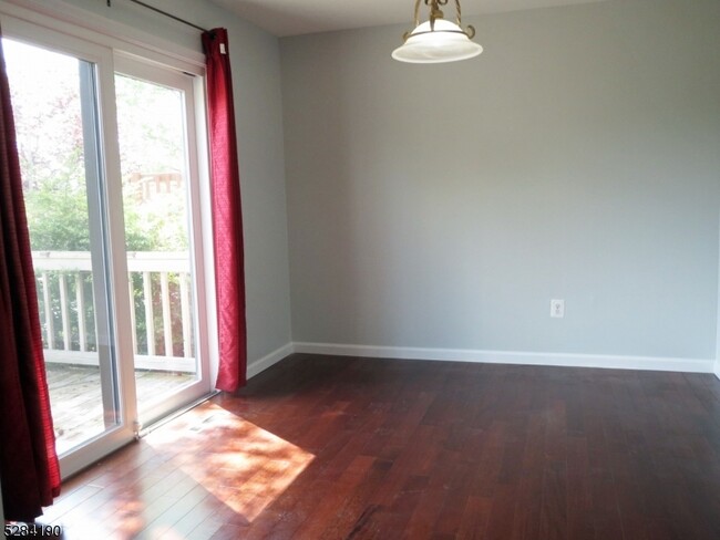Building Photo - 24 Chesterfield Way