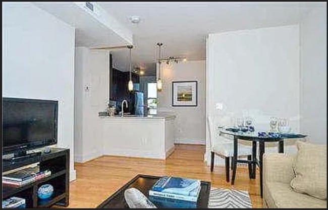 Building Photo - 811 Otis Pl NW