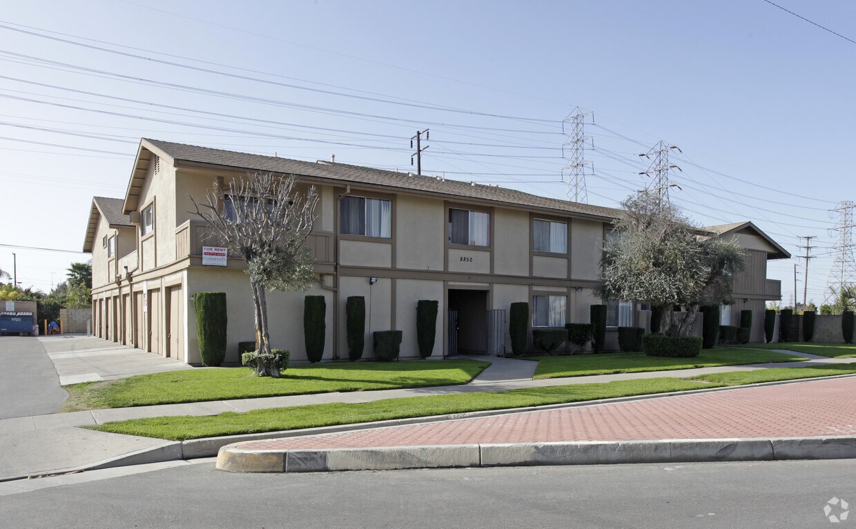 Foto principal - 8850 Pacific Ave