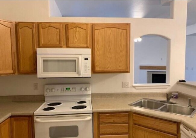 Foto del edificio - ALL PROSPECTIVE TENANTS MUST SUBMIT A $58 ...
