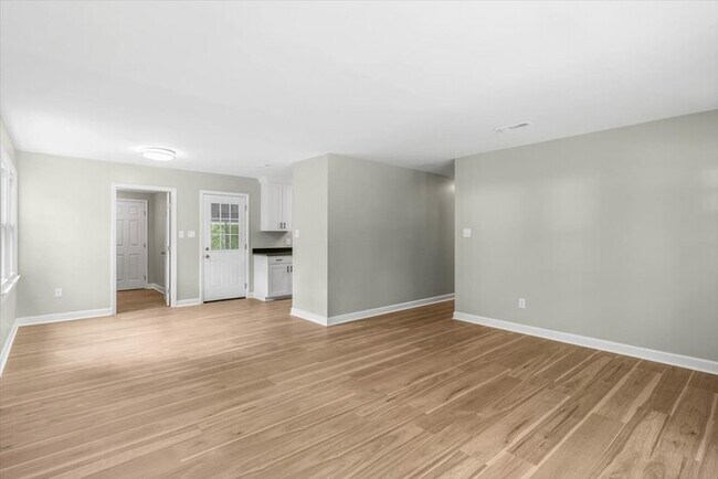 Building Photo - 941 Beverly Dr