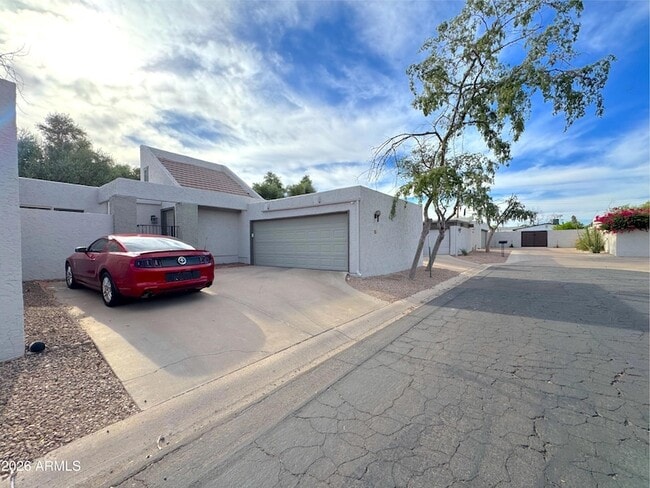 Photo - 314 E Embassy St Townhome