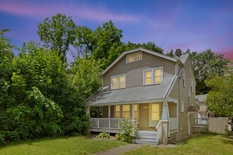 Building Photo - 376 Grace Ave