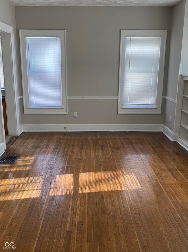 Foto del edificio - 4025 N Kenwood Ave