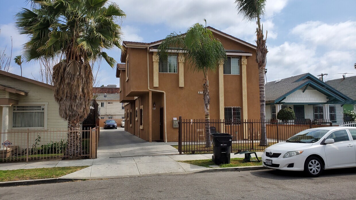 Front - 514 W 61st St