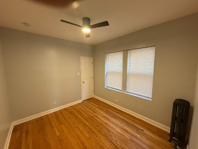 Foto del edificio - 7204 S Cornell Ave