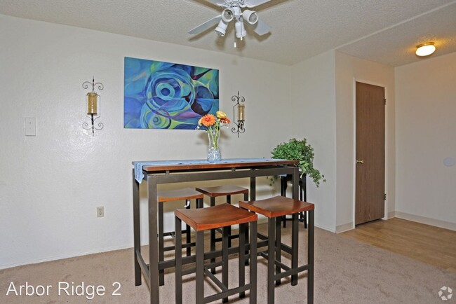 Building Photo - 4420-4440 Oakhollow Dr