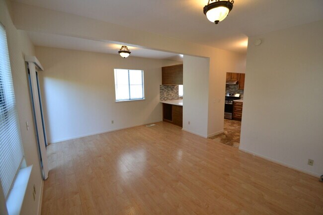 Building Photo - 516 North St