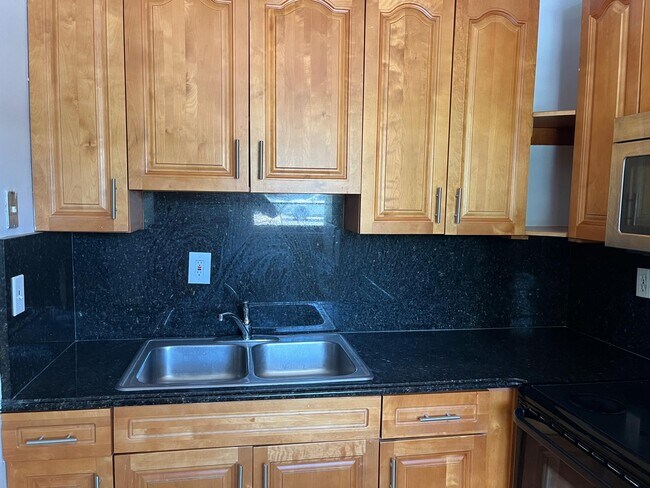 Building Photo - 4000 NW 78th Terrace