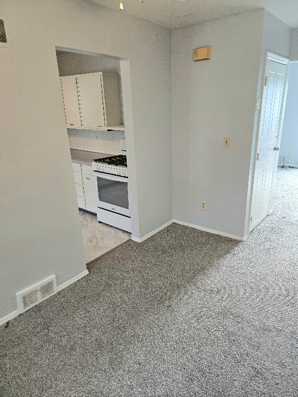 Building Photo - 7037 Paxton Rd