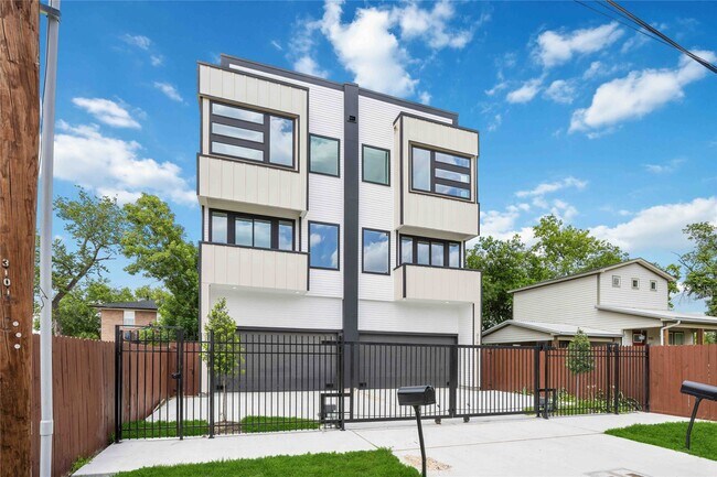 Building Photo - 3103 Lelia St