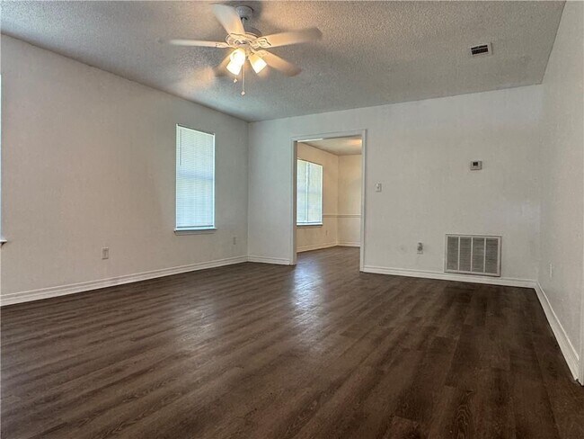 Building Photo - 3080 Beth Ct