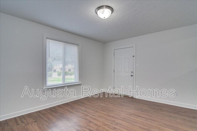 Foto del edificio - 4022 Wheeler Woods Rd