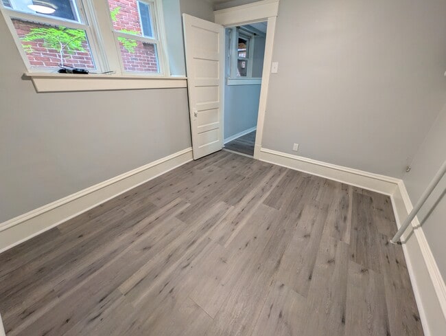 Bedroom - 220 Lloyd St