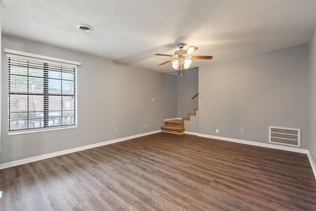 Foto del edificio - 4439 Townhouse Way