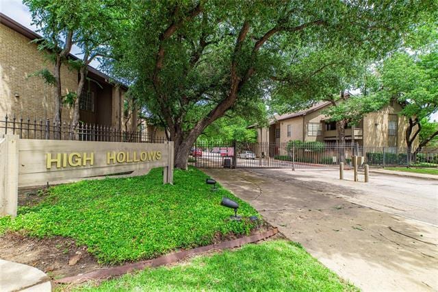 Building Photo - 10438 High Hollows Dr