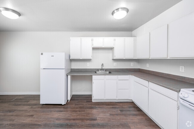 Studio - 440SF - Kitchen - Stuart Place