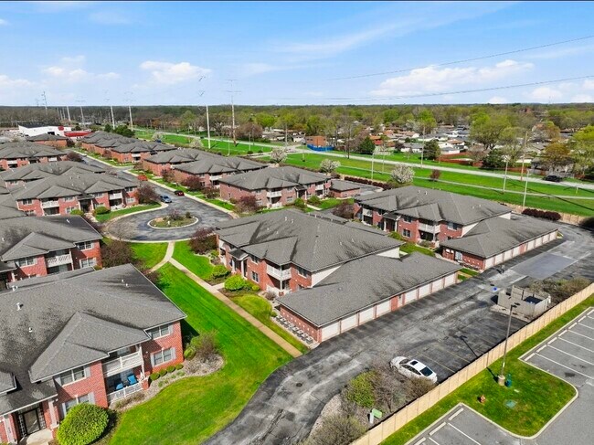 Foto del edificio - 607 Cambridge Ct