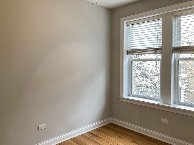 Foto del edificio - 3804 N Marshfield Ave