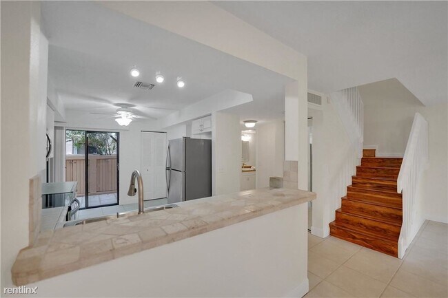 Foto del edificio - 3 br, 2.5 bath Condo - 5201 NE 14th Ter Apt 2
