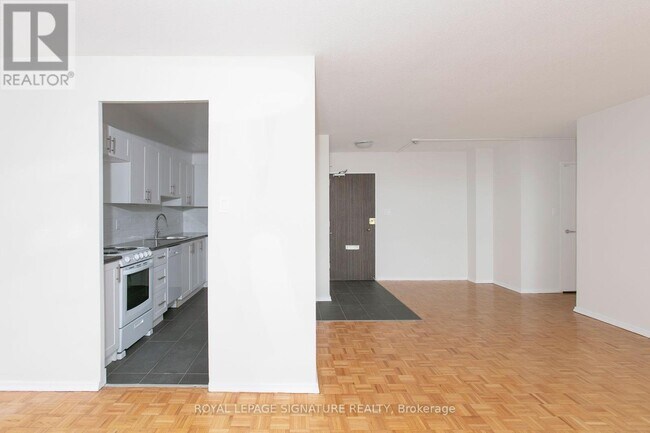 Photo du bâtiment - 6200 Bathurst St