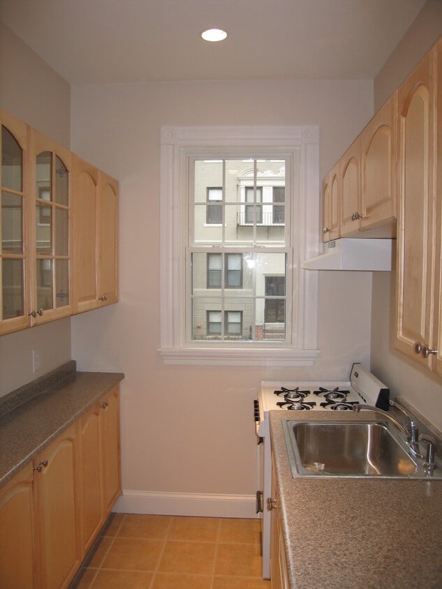 Primary Photo - 15 Glenville Ave