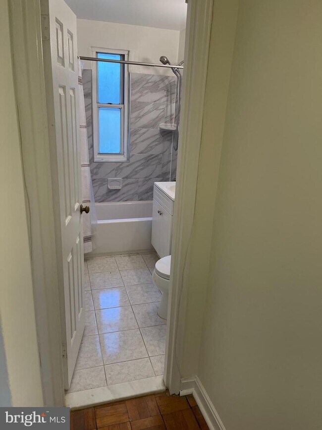 Foto del edificio - 4370 N Pershing Dr
