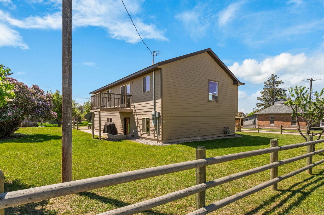 Foto principal - For Rent – Lower-Level Duplex in Sheridan