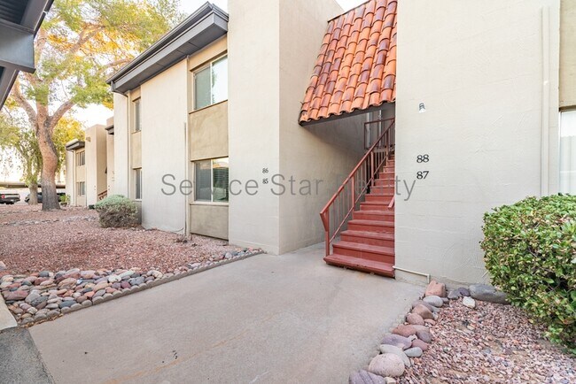 Foto del edificio - 4201 E Camelback Rd