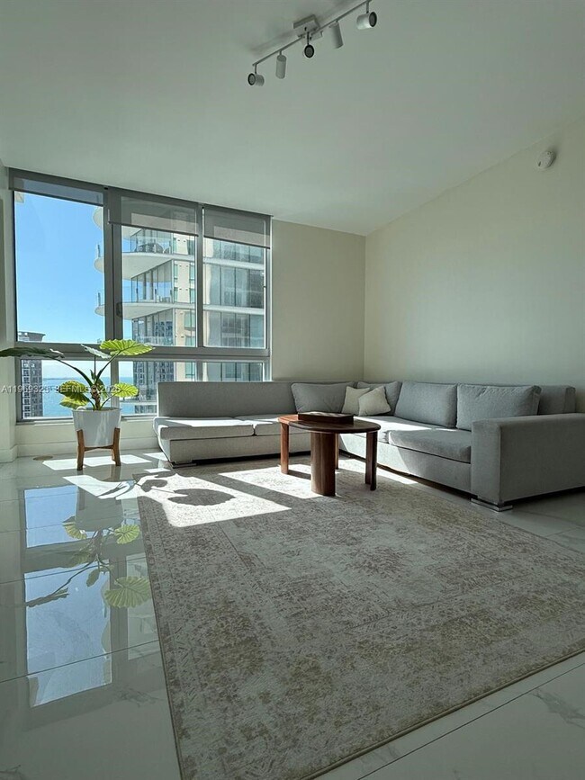 Building Photo - 300 Biscayne Blvd Way