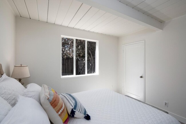 Foto del edificio - BRIGHT, OPEN LAYOUT SUNNYVALE HOME ||