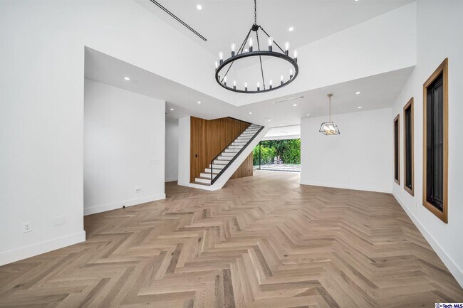 Building Photo - 4543 Longridge Ave