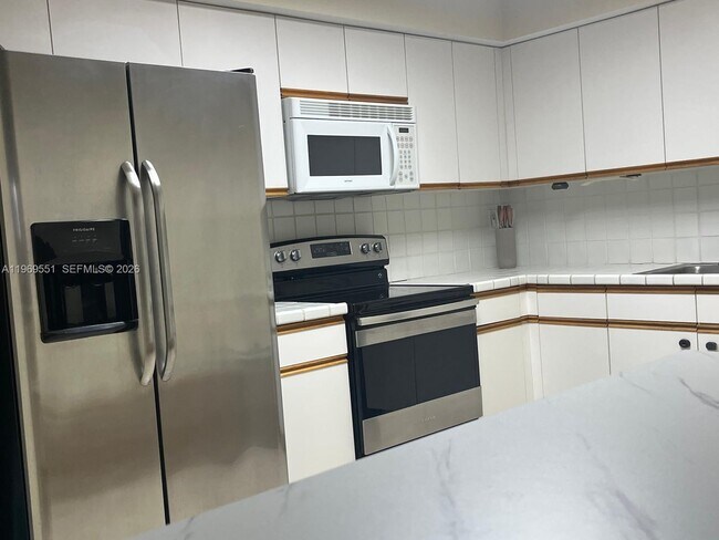 Foto del edificio - 3530 Mystic Pointe Dr