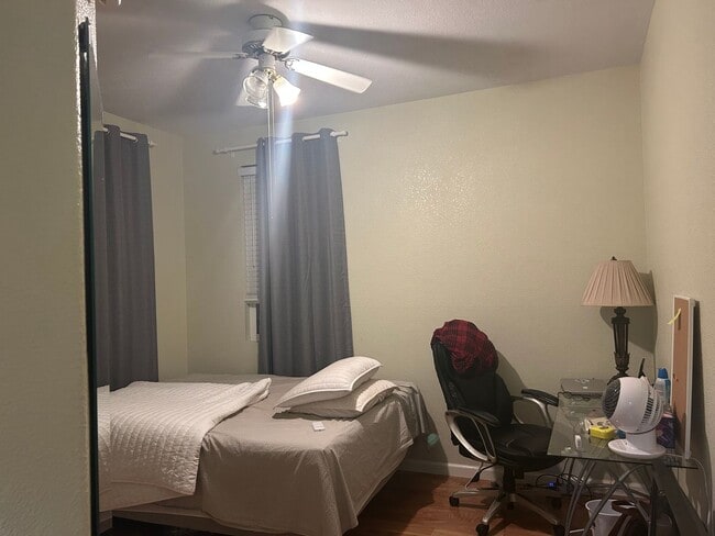 Building Photo - 3 Bed 2.5 Bath, Single Family Home In Plea...