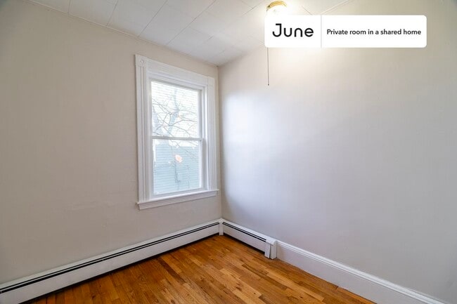 Private bedroom in 3 bed/1 bath Home - Private bedroom in 3 bed/1 bath Home