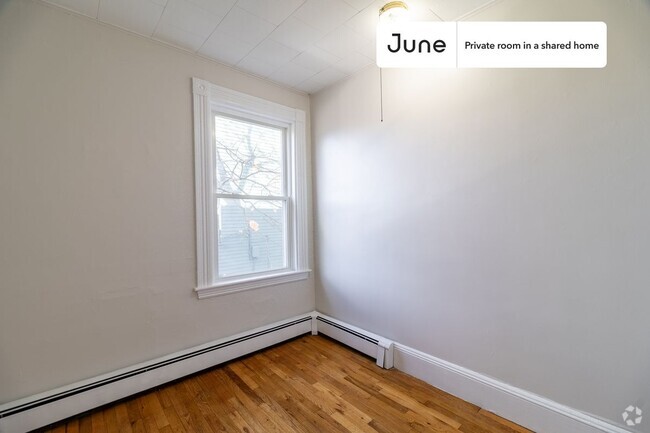 Building Photo - Private bedroom in 3 bed/1 bath Home