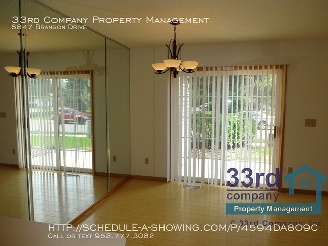 Building Photo - Spacious IGH Townhome!